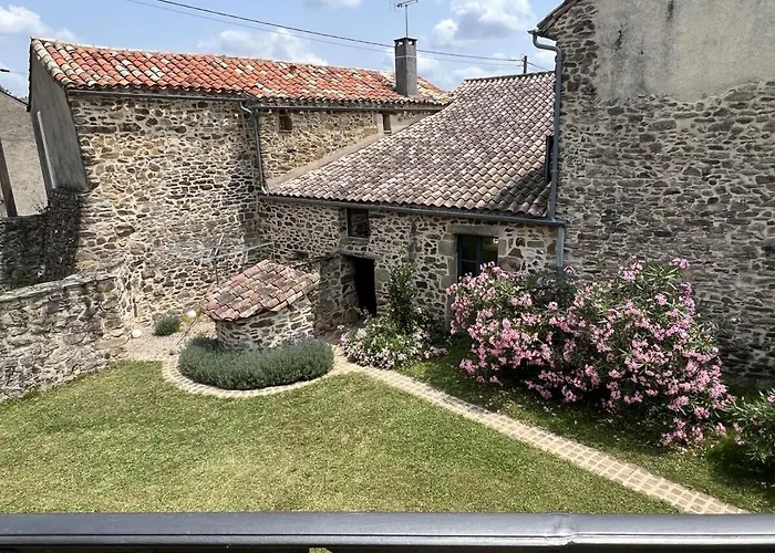 Ferienhaus Domaine Les Pierres Lacapelle-Segalar